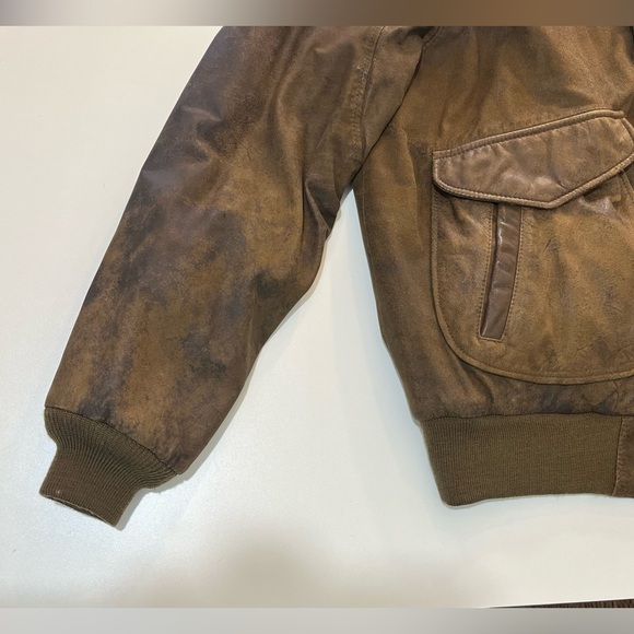 Vintage 1990’s Leather bomber jacket. Size: XL (46 Tall). Leather in great cond. - Picture 5 of 10